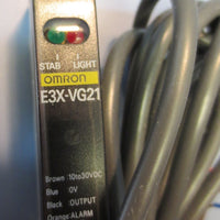 Omron E3XVG21 2m Photoelectric Switch Volts: 10 to 30 VDC NIB