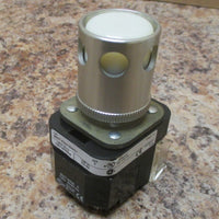 Allen Bradley Bulletin 800TPAH16WD1 White Illuminated Push Button Ser T 120 V