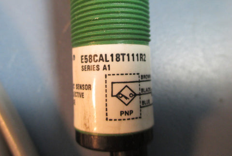 NWOB CutlerHammer Ser A1 E58CAL18T111R2 1030 VDC Photoelectric Tubular Sensor