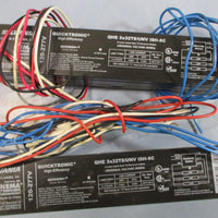 (Lot of 5 Electronic Ballasts (2) Sylvania QHE 3x32T8/UNV ISHSC & (3) Advance