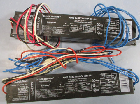 (Lot of 5 Electronic Ballasts (2) Sylvania QHE 3x32T8/UNV ISHSC & (3) Advance