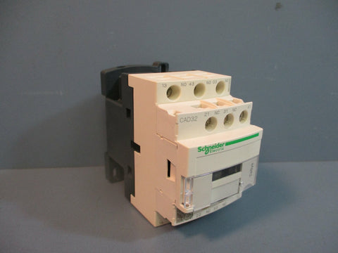 Schneider Electric CAD32U7 Control Relay 240V 50/60Hz NEW