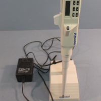 EPPENDORF 100 µL SINGLE CHANNEL DIGITAL ELECTRONIC PIPETTE & CHARGER