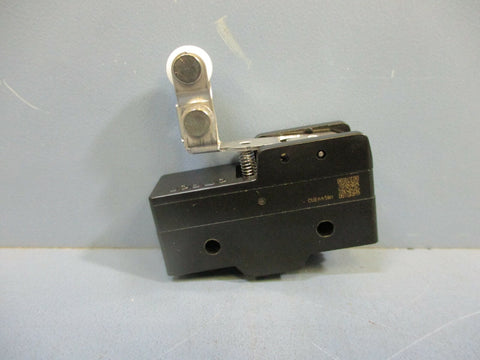 Omron Z15GW2277 Roller Limit Switch LOT OF 7