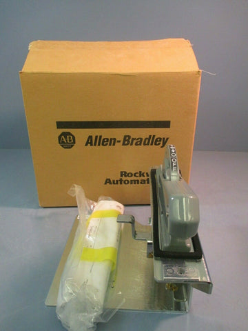 ALLEN-BRADLEY CIRCUIT BREAKER HANDLE MECHANISM SER. A 1494D-N4