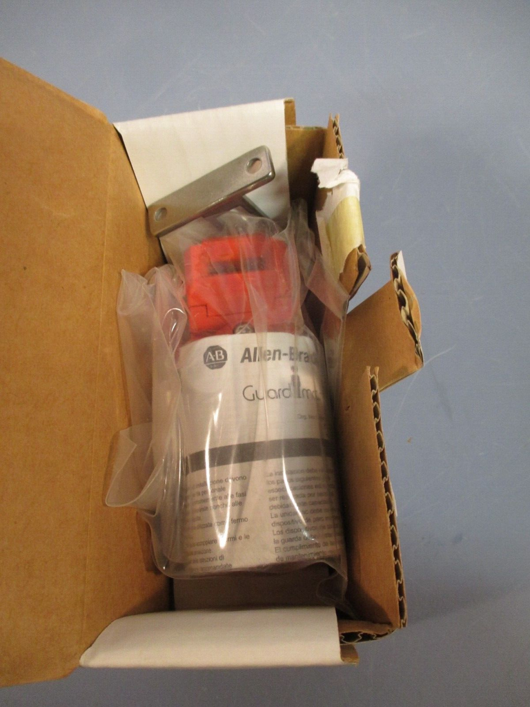 ALLEN BRADLEY SAFETY INTERLOCK SWITCH SER. C 440K-MT55022 | ETech Surplus